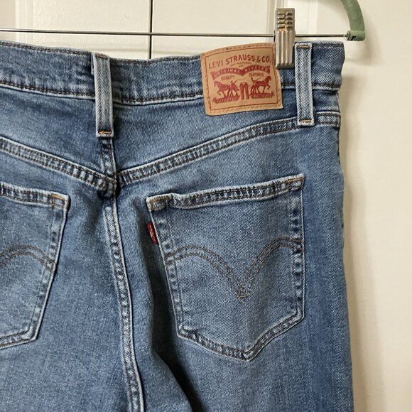 Levi's High Waisted Mom Jeans Womens 30 Blue Vintage Inspired 80s 90s Classic - Picture 2 of 11